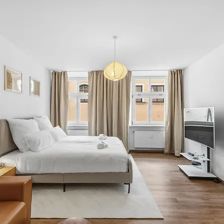 Betterstay For 6 People I 97m2 I Netflix I Kitchen Apartment