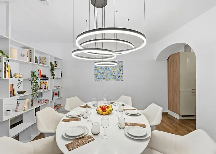 Betterstay For 6 People I 97m2 I Netflix I Kitchen * Straubing