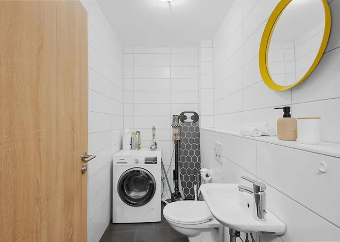 Betterstay For 6 People I 97m2 I Netflix I Kitchen * Straubing